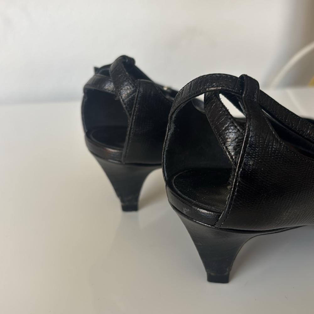 Celine Elegant Black kitten Heels with Sleek Design - Picture 5 of 13